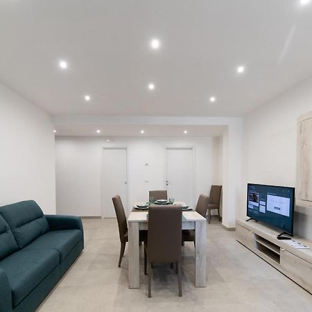 Plume Apartment By Wonderful Italy Бари Екстериор снимка